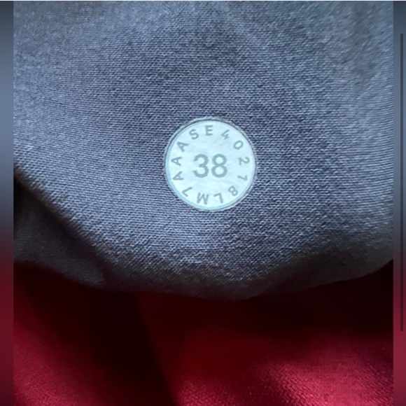 Lululemon Commission Short Slim *Chino 9 Oxblood.
Size 38. - Picture 3 of 3